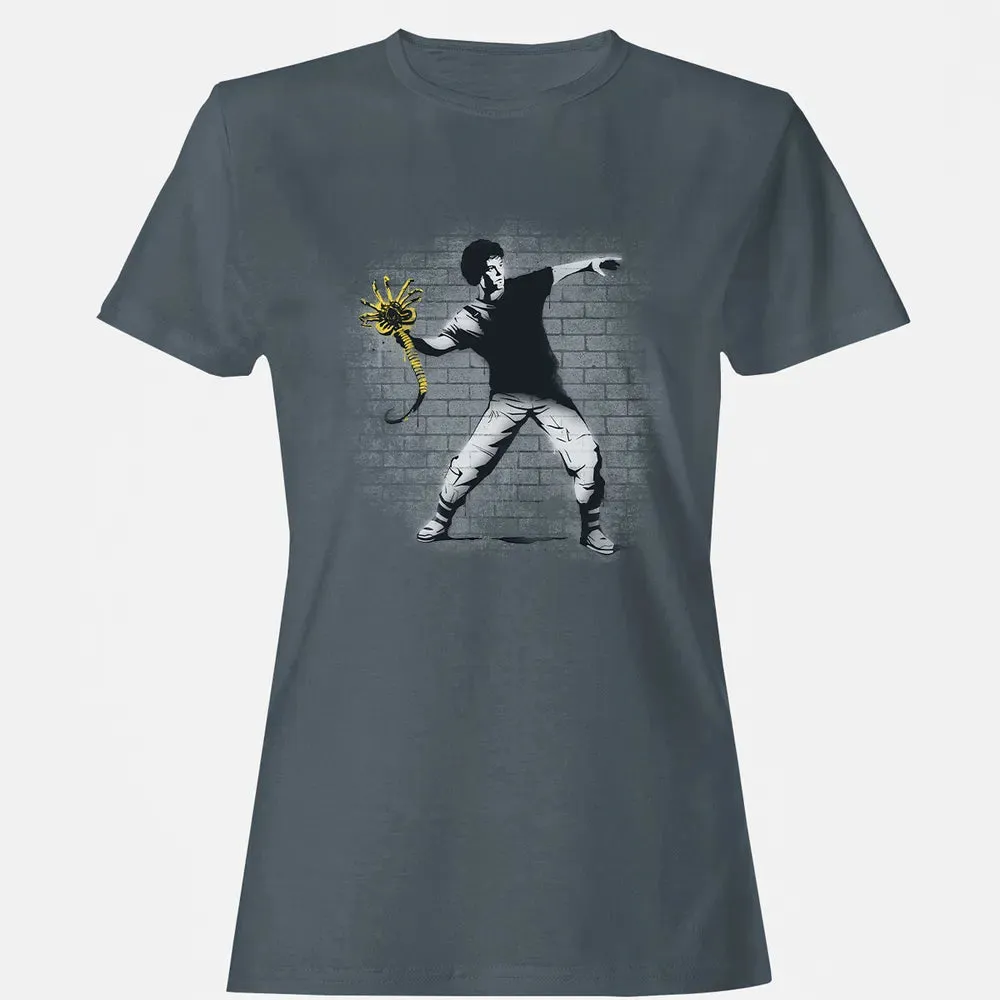 Alien Thrower Women's T-shirt - 3