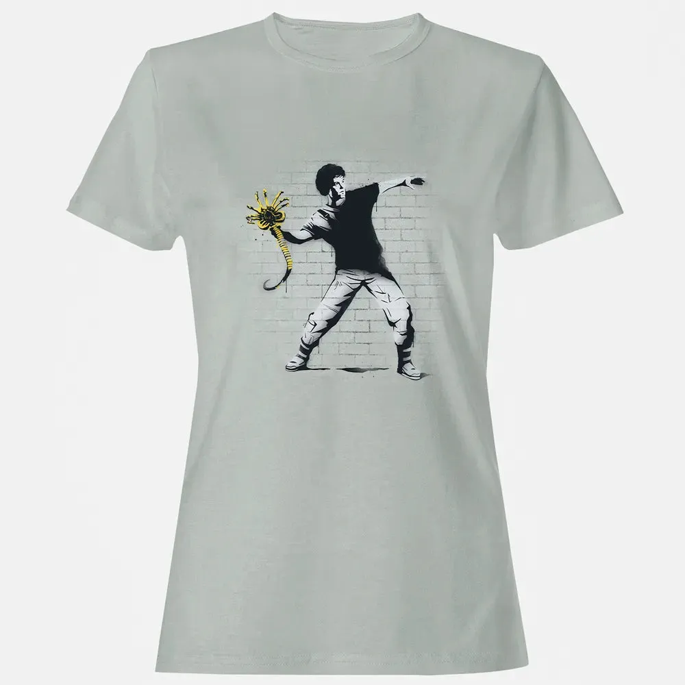 Alien Thrower Women's T-shirt - 2