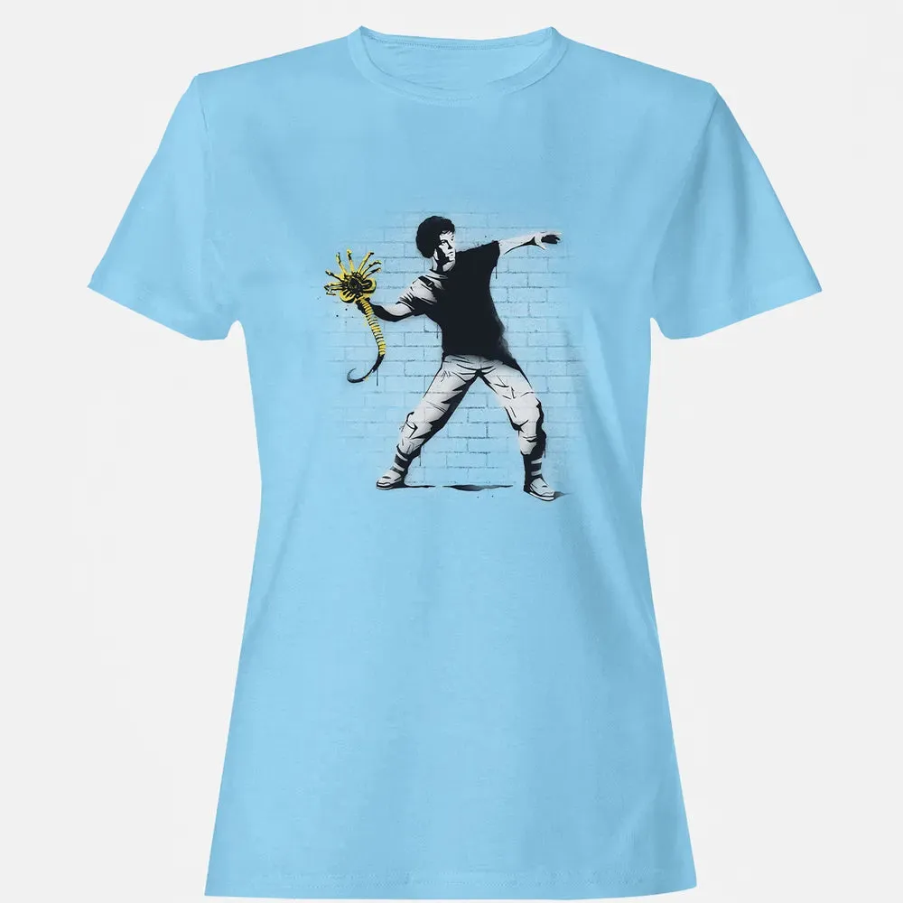 Alien Thrower Women's T-shirt - 8