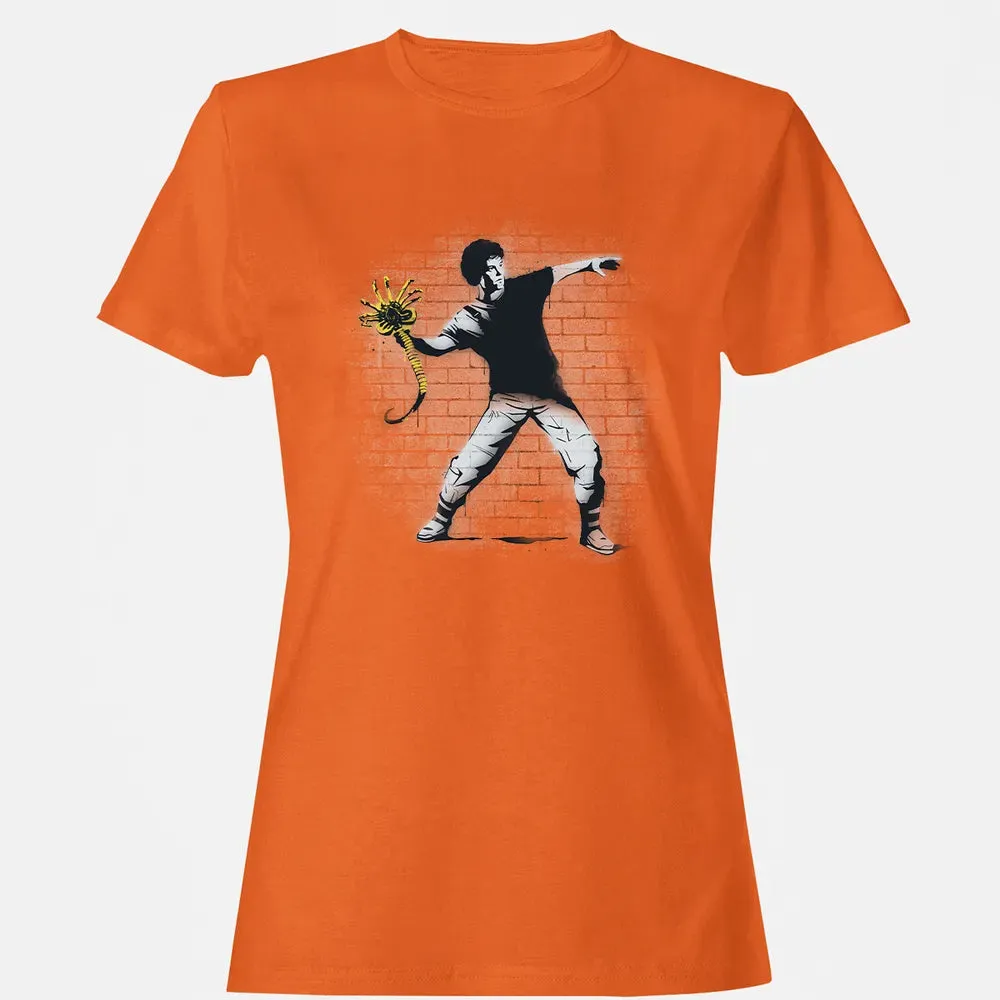 Alien Thrower Women's T-shirt - 11