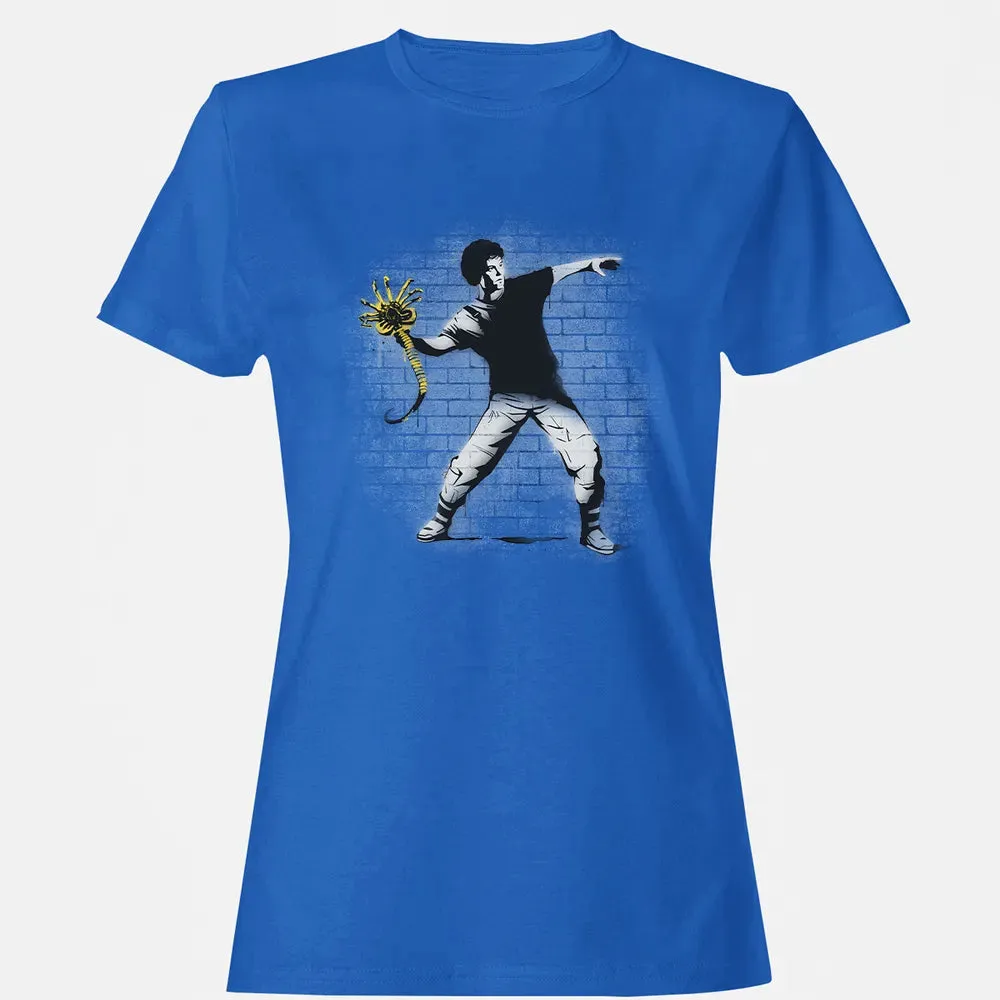Alien Thrower Women's T-shirt - 14