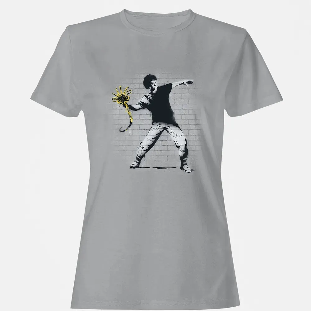 Alien Thrower Women's T-shirt - 15