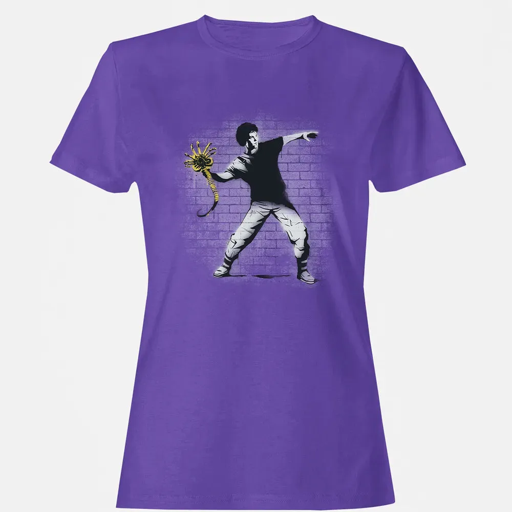 Alien Thrower Women's T-shirt - 12