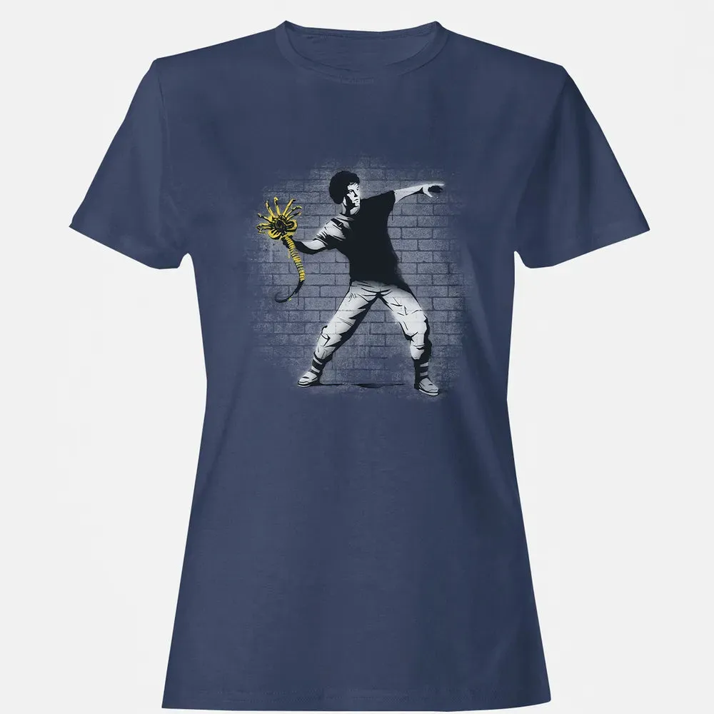 Alien Thrower Women's T-shirt - 10
