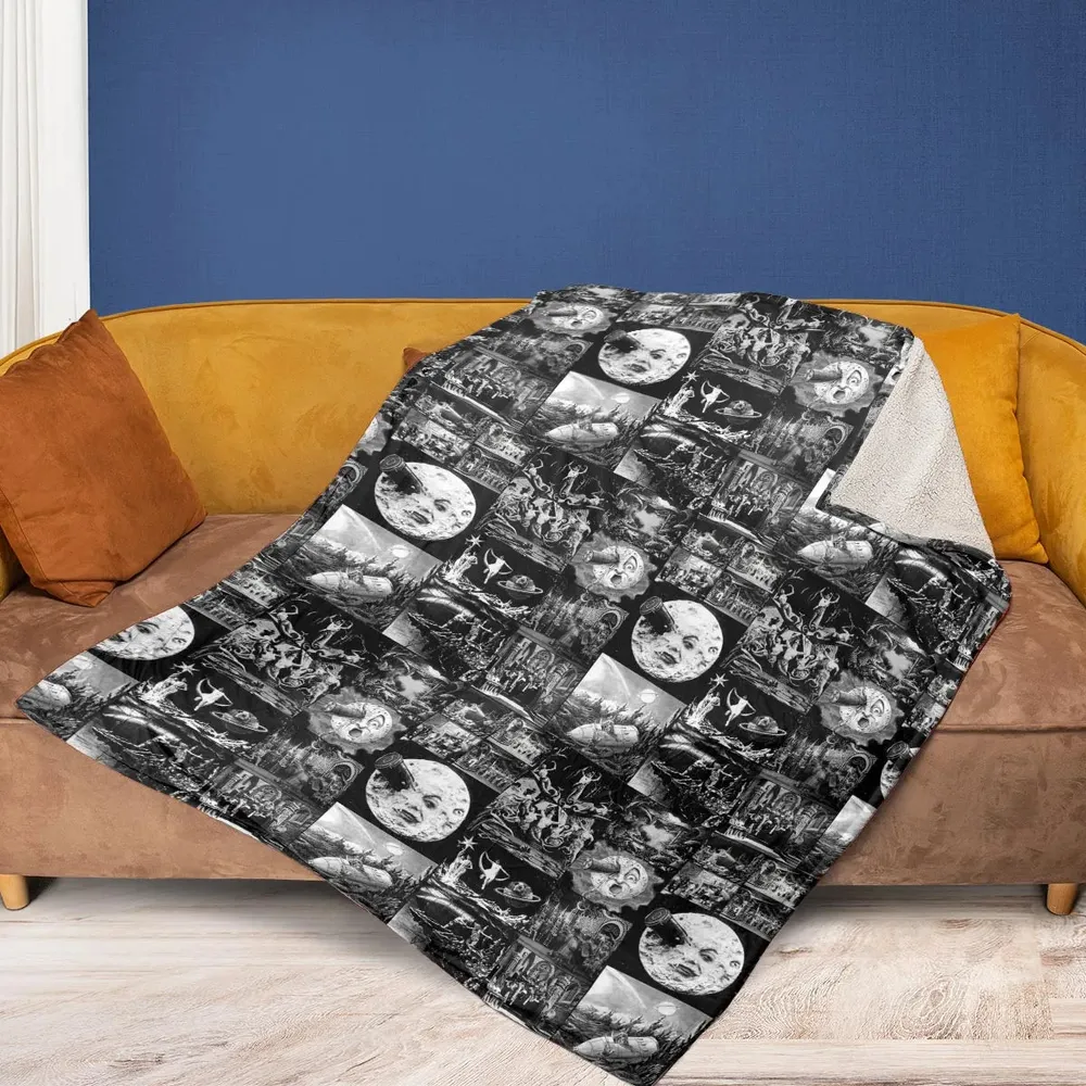Le Voyage Dans La Lune 1902 Fleece Blanket - 2