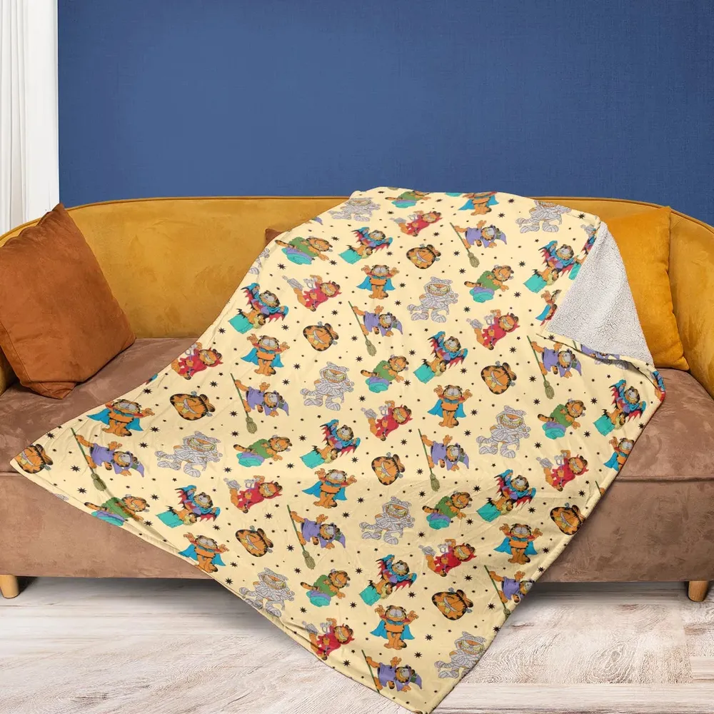 Nostalgic Cat Garfield's Halloween Adventure Fleece Blanket - 2